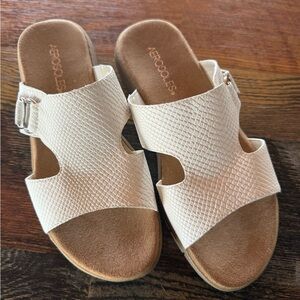 AEROSOLES Women's Textured White  Sandals Sz 7.5